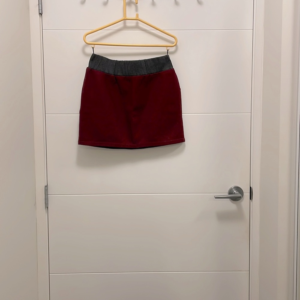 Stylish winter wool mini-skirt. Size L